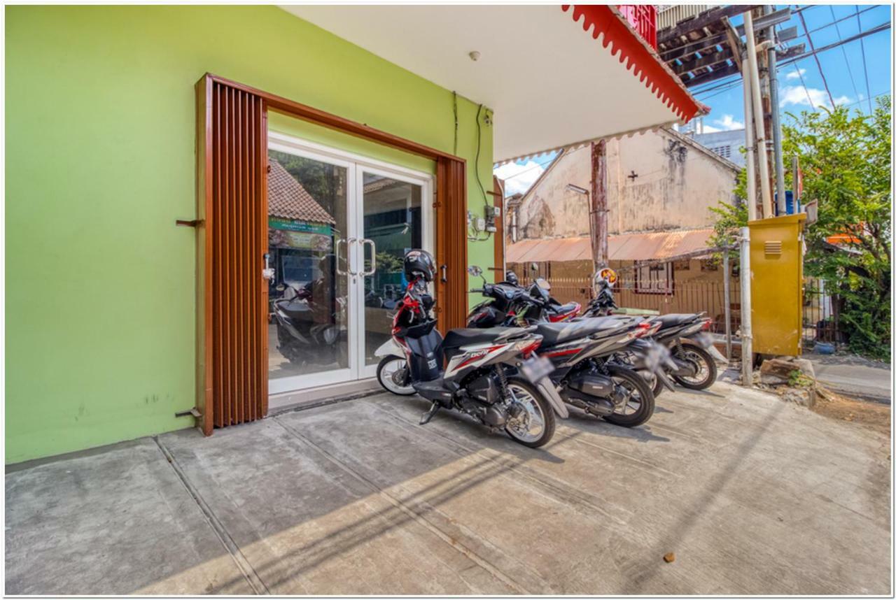 Reddoorz Near Ramai Mall Malioboro Jogjakarta Buitenkant foto