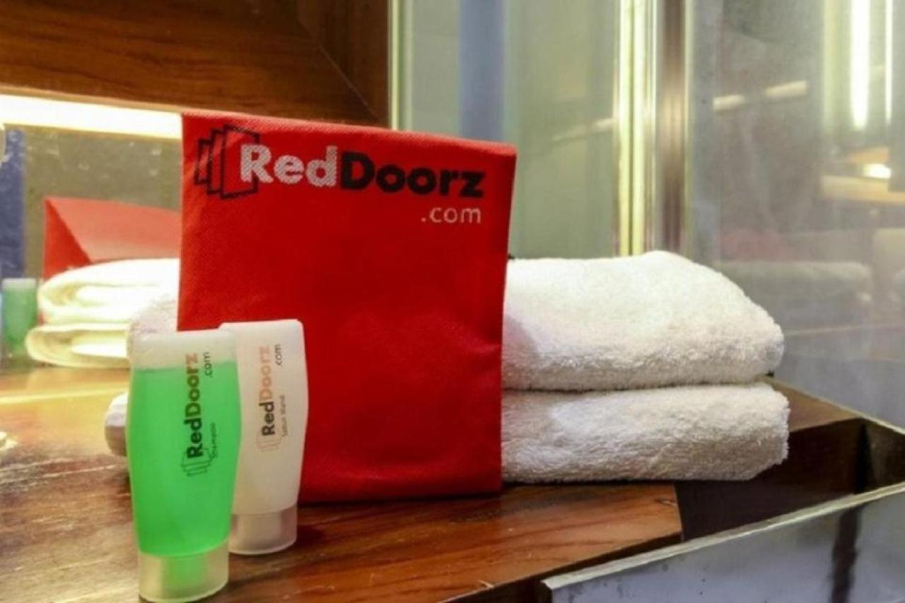 Reddoorz Near Ramai Mall Malioboro Jogjakarta Buitenkant foto